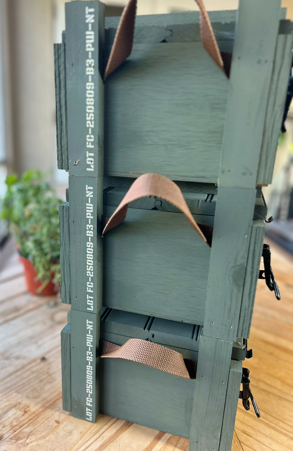 Freedom Crate Classic side stacked view detail