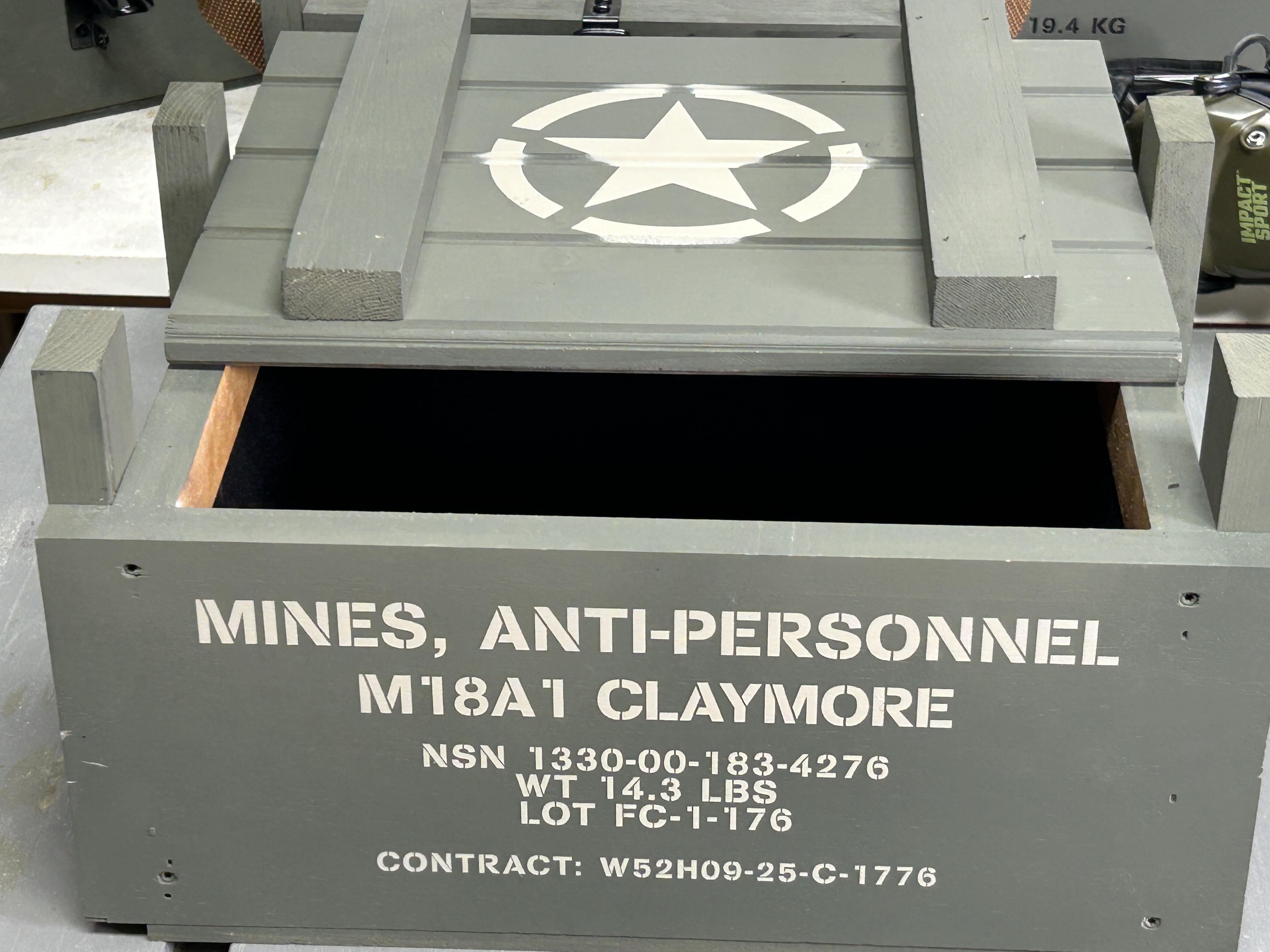 Front open angle of Claymore Field Crate Armor Core Edition