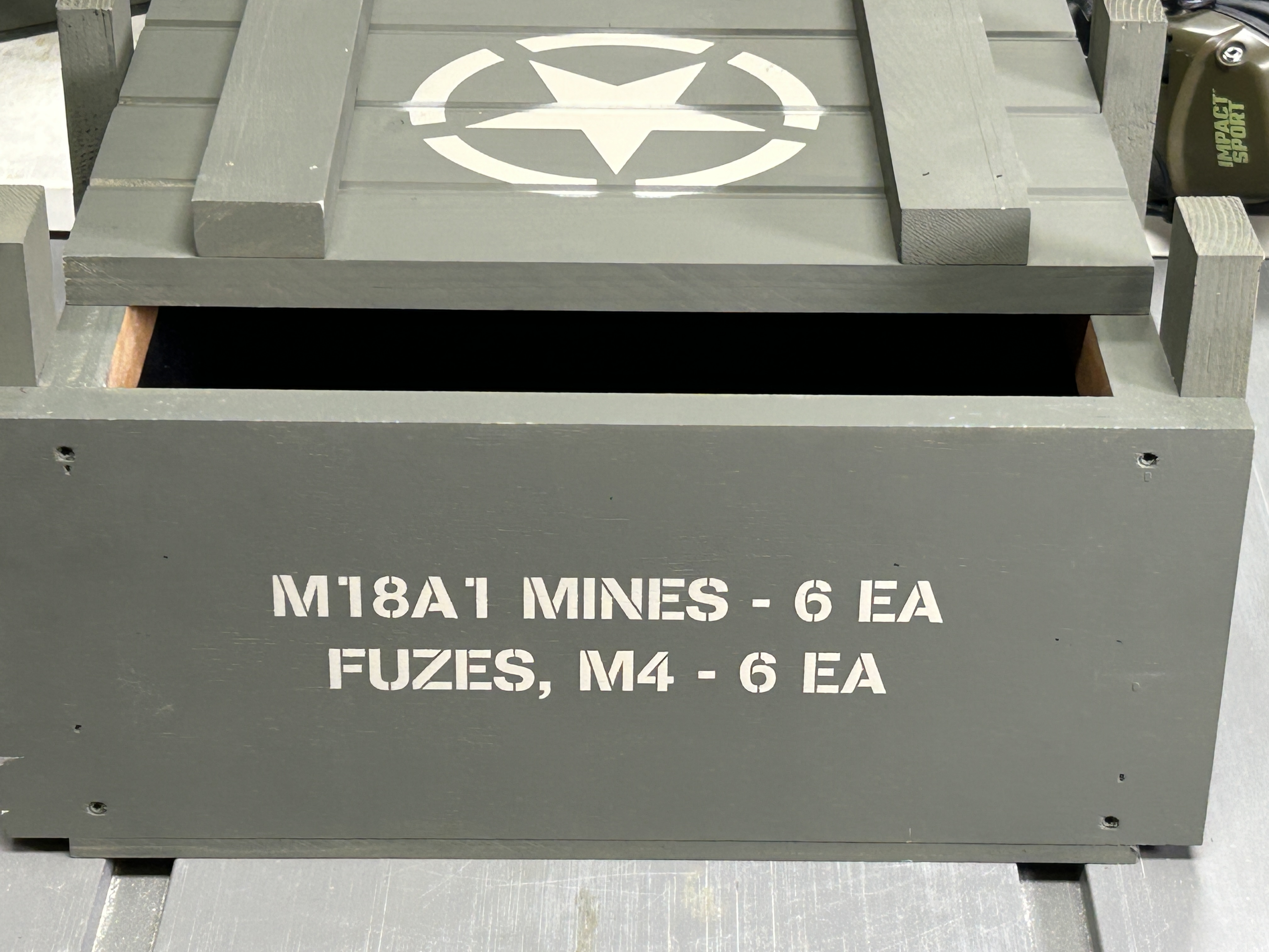 Open front stencil view of Claymore Field Crate Armor Core Edition