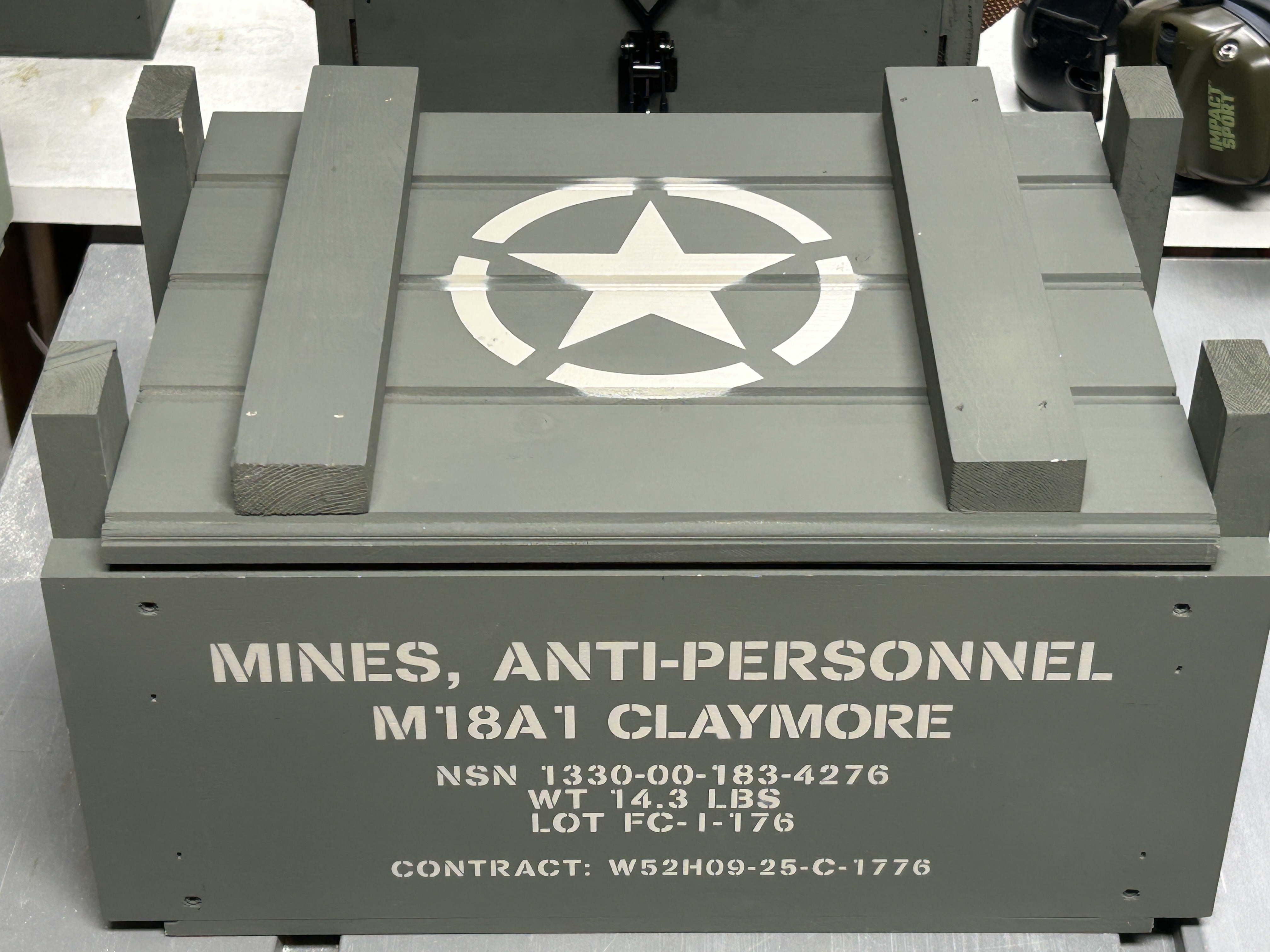Top lid star stencil on Claymore Field Crate Standard Edition