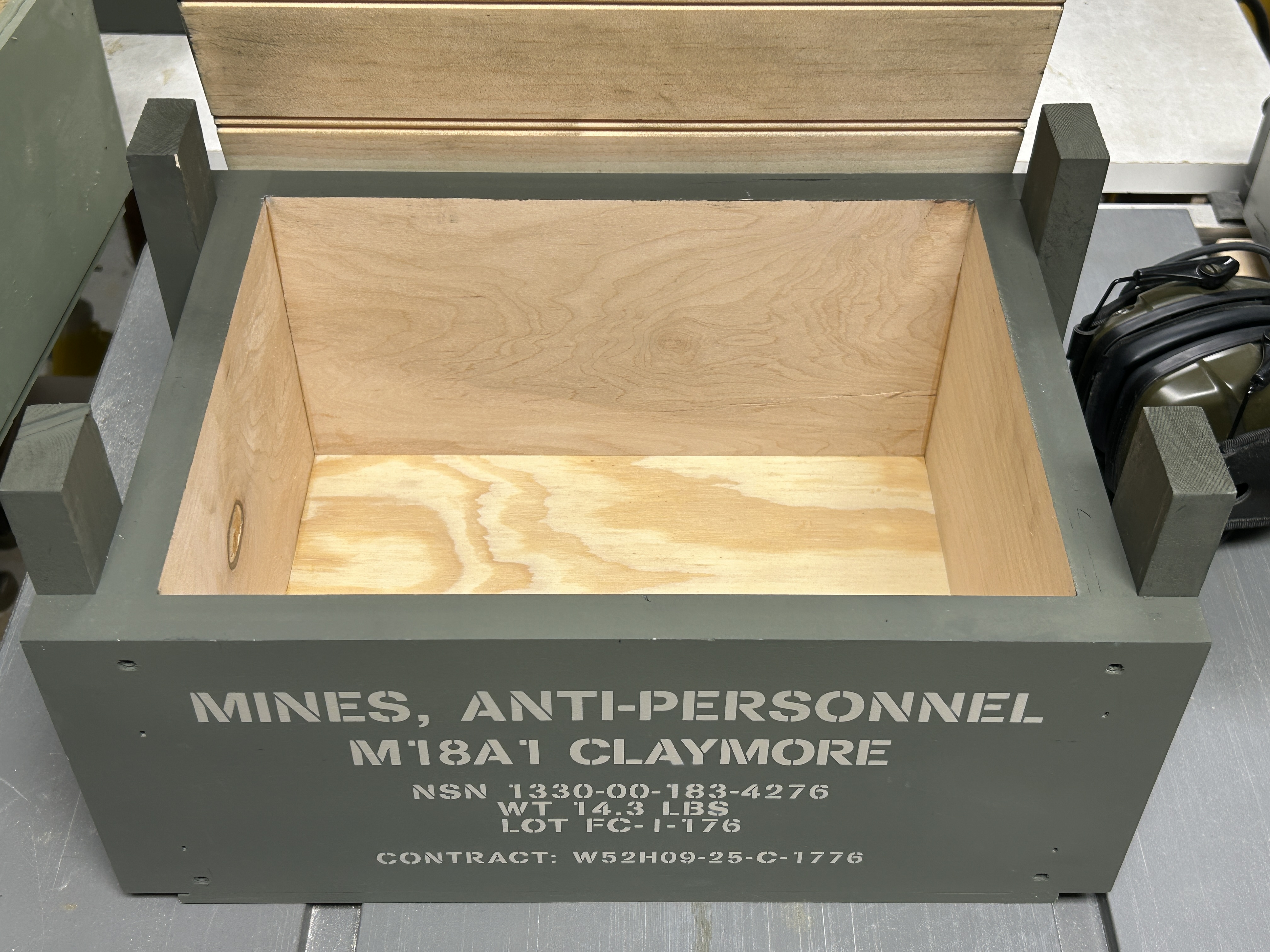 Top open view of Claymore Field Crate Standard Edition