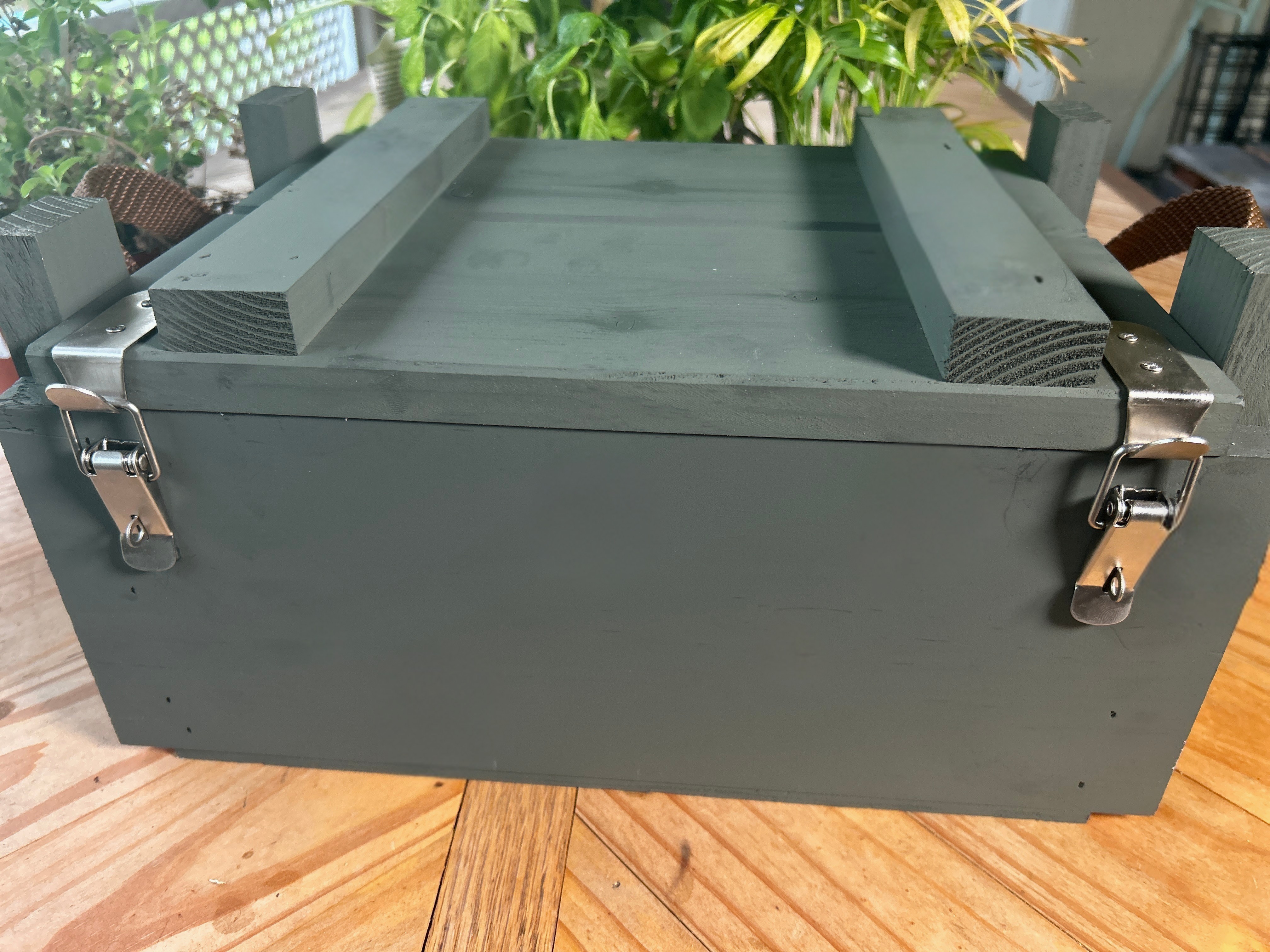 Freedom Crate Classic blank crate angle view