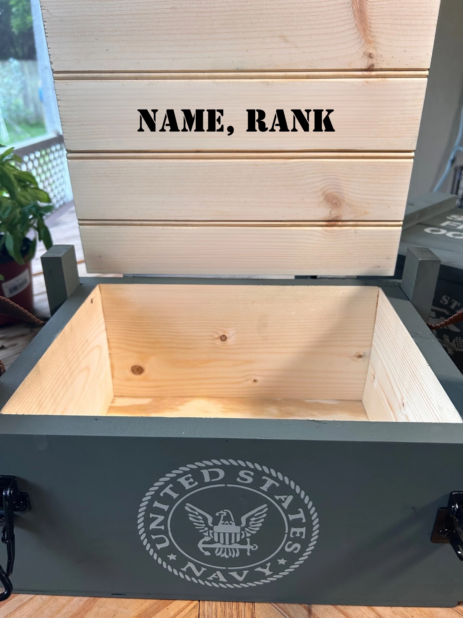 Freedom Crate Classic open lid view detail