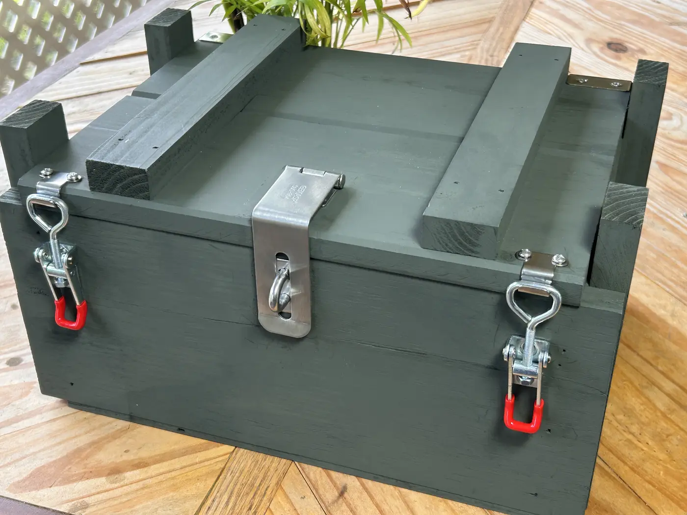 Heavy-duty Freedom Crate 1000 wooden ammunition storage box